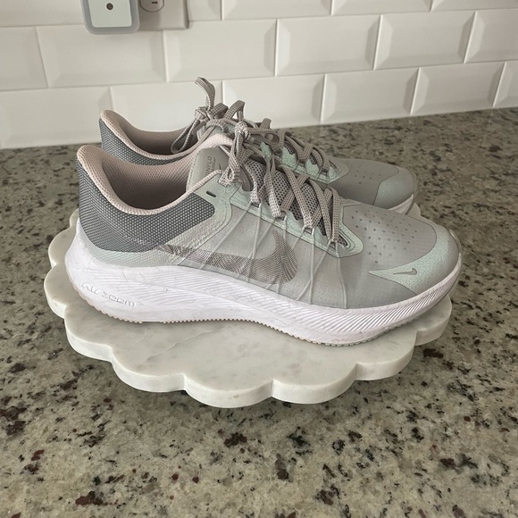 Nike winflo metallic running shoes- size Womens 9.5 - Picture 4 of 8